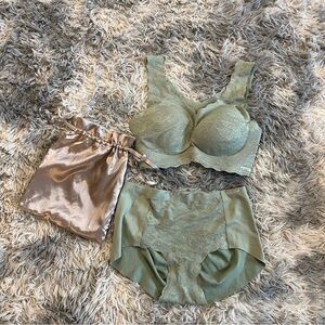 NWOT Kissy Sage Green Lace Underwear Set Full Coverage Bralette and Panty-Size M